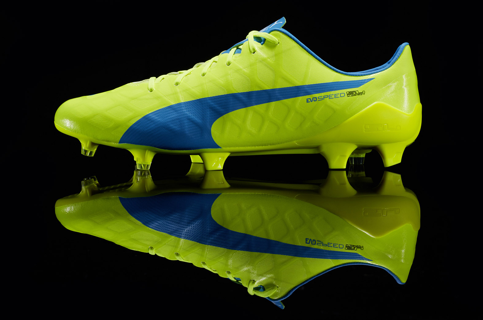 An atomic evoSPEED blur of blue and yellow.